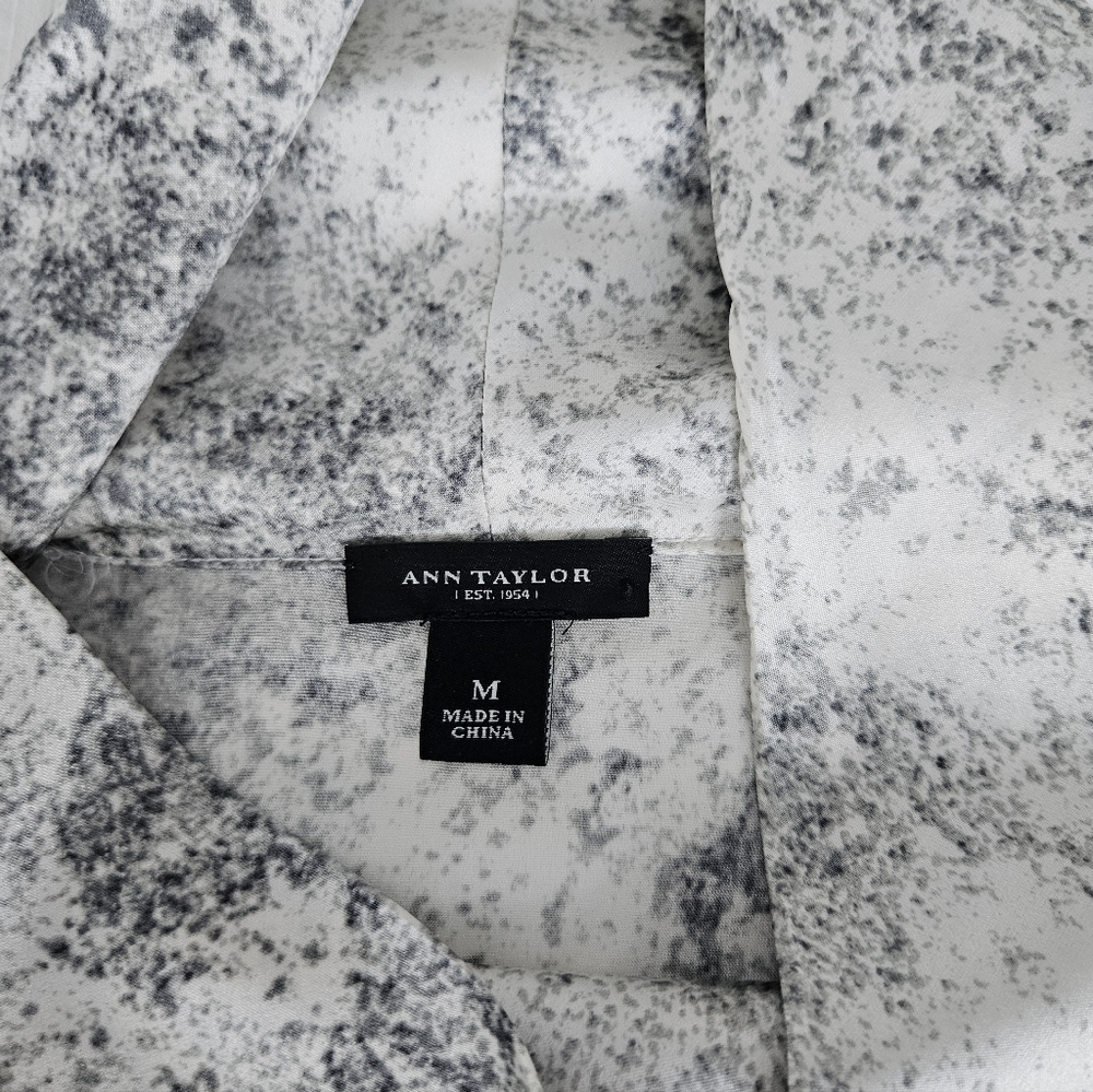 Ann Taylor 100 % Silk Black and White Sleeveless Blouse - Picture 2 of 7